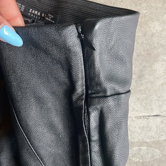 Zara faux leather pants w/ zipper at ankle - Picture 4 of 6